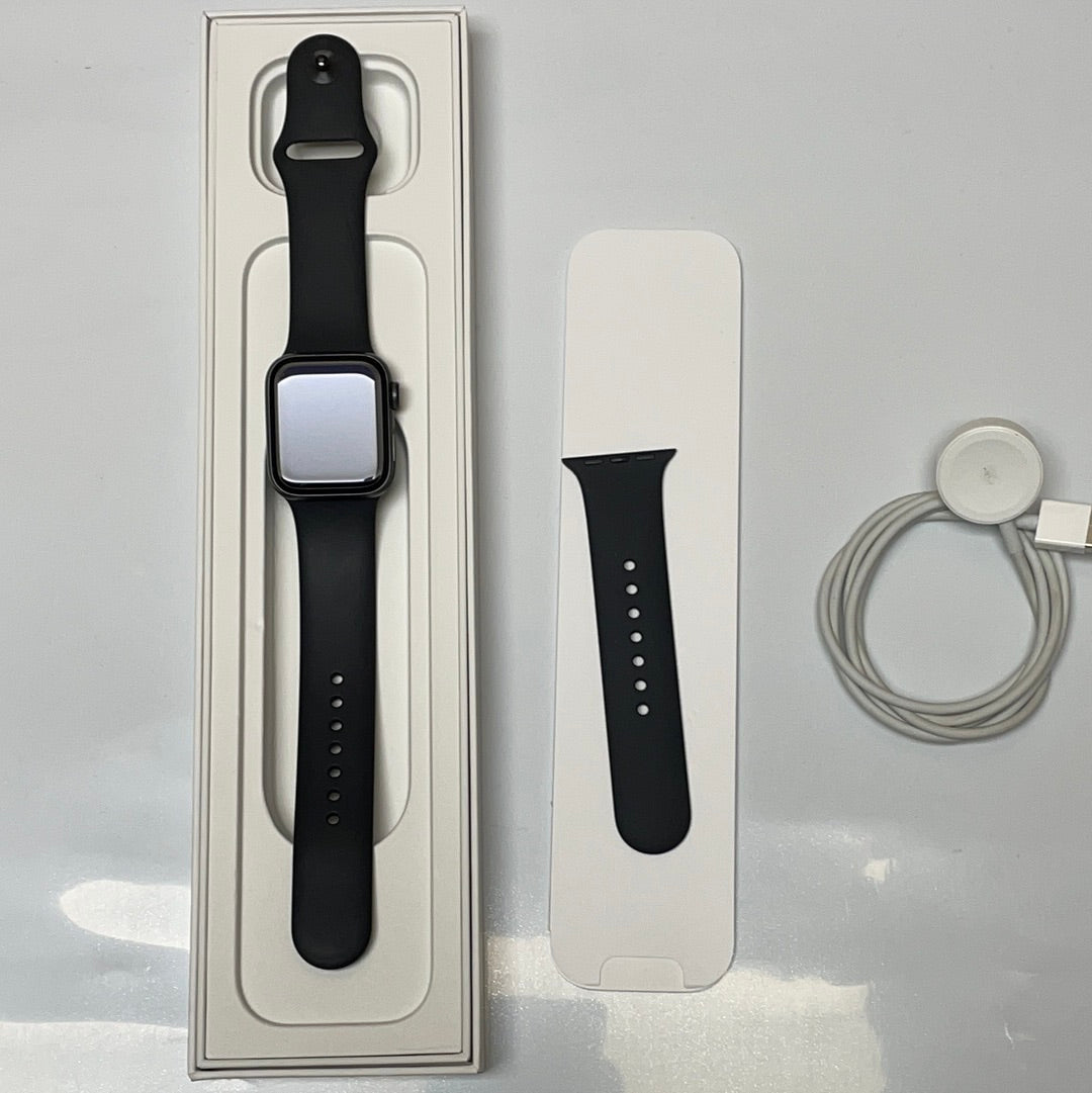 Apple Watch Nike SE GPS Alum 40mm Space Grey Very Good Condition REF#45891
