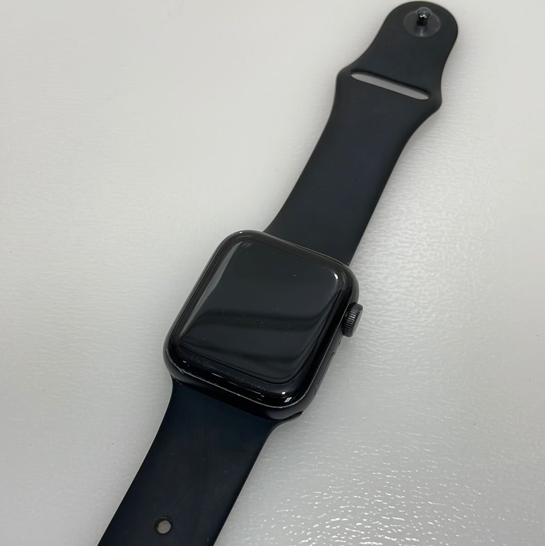 Apple Watch SE GPS Alum 40mm Space Grey Good Condition REF#49703