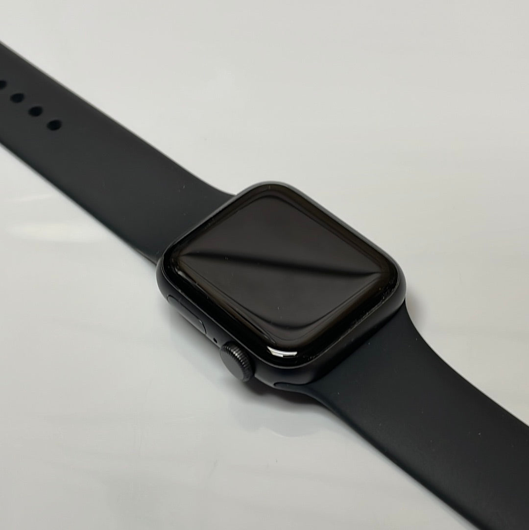 Apple Watch SE GPS Alum 40mm Space Grey Pristine Condition REF#015505005