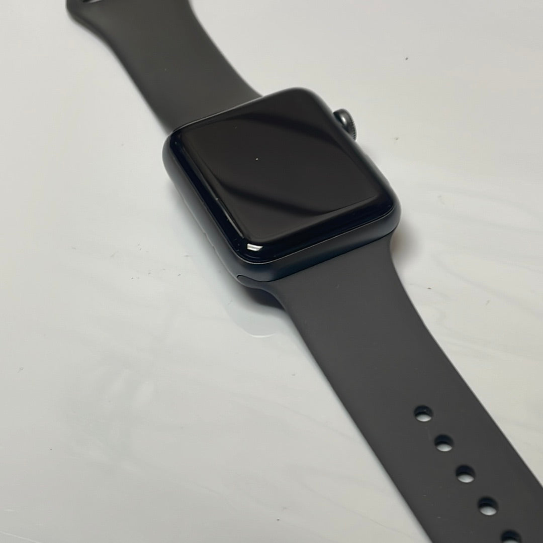 Apple Watch Series 3 GPS Aluminium 42mm Space Grey Good Condition REF#015504574