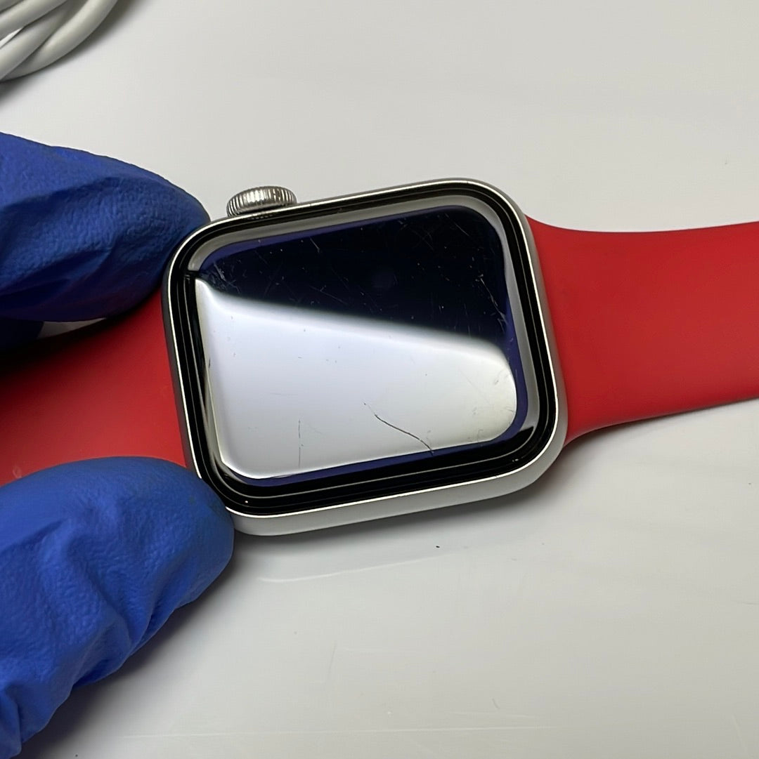 Apple Watch SE GPS Alum 40mm Silver Good Condition REF#015505022